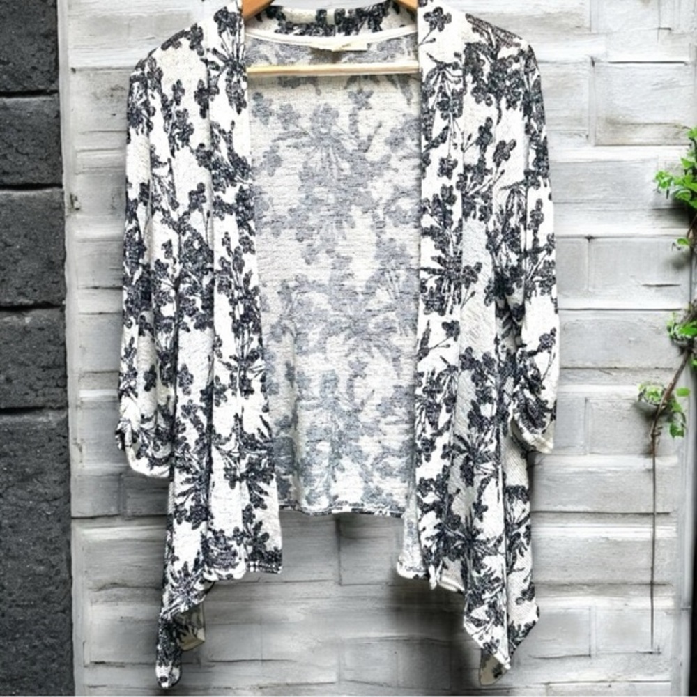 41 Hawthorne Cream & Black Floral Waterfall Front Cardigan